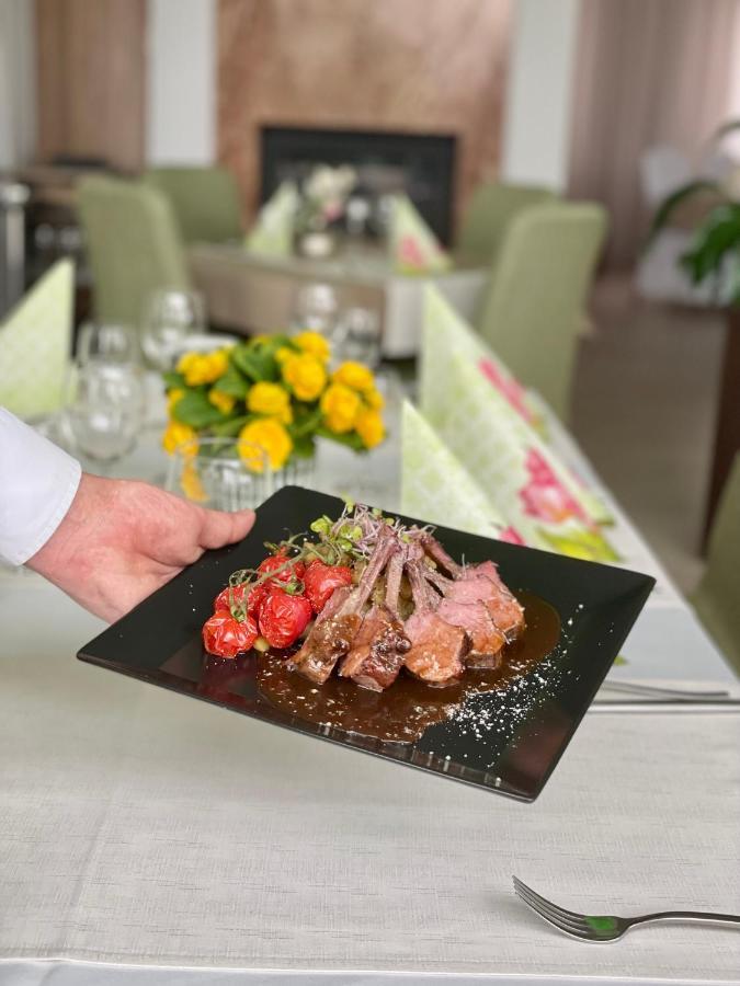 伯恩特卢梭夫活动公园酒店 布拉迪斯拉发 外观 照片